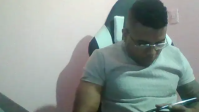SaucyAffair0 online show from 5, 7, 2026