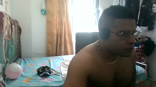 SaucyAffair0 online show from 24, 7, 2026