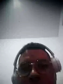 SaucyAffair0 online show from 19, 4, 2026