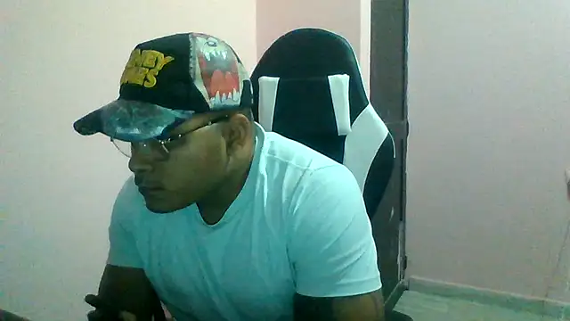 SaucyAffair0 online show from 11, 7, 2026