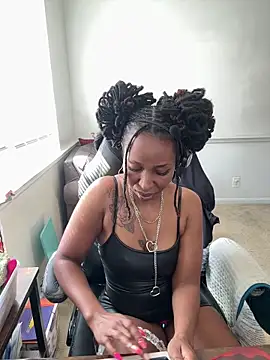 LeyaHoneybuns online show from 7, 4, 2026