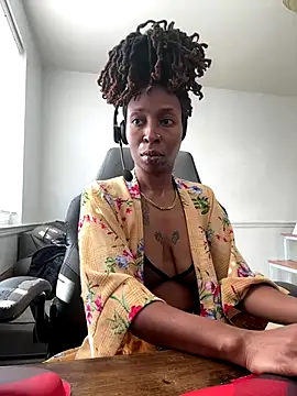 LeyaHoneybuns online show from 7, 1, 2026