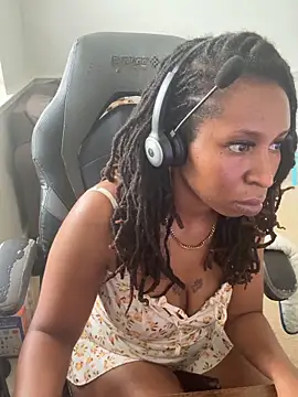 LeyaHoneybuns online show from 29, 4, 2026