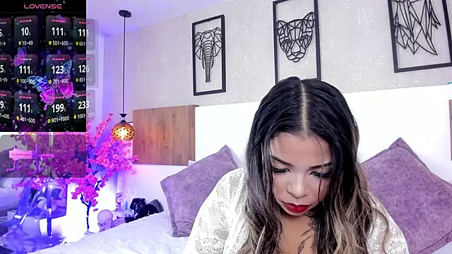 nahomiidasilva  online show from 30, 1, 2025
