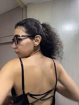 uniquerossie online show from 7, 3, 2026