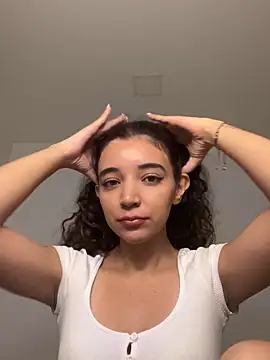 uniquerossie online show from 4, 12, 2025