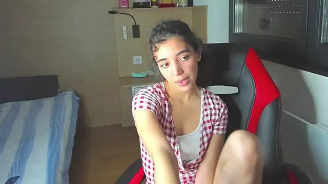 Snapshot of uniquerossie chatting on 23, 10, 2025 uniquerossie online show from 23, 10, 2025