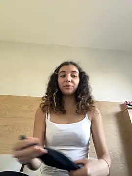 Snapshot of uniquerossie chatting on 13, 11, 2025 uniquerossie online show from 13, 11, 2025