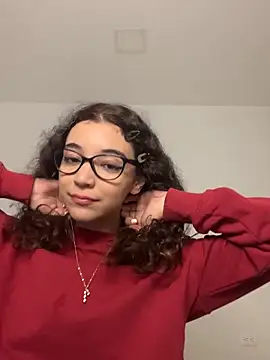 uniquerossie online show from 5, 12, 2025