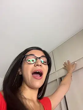 uniquerossie online show from 1, 2, 2026