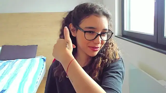 Snapshot of uniquerossie chatting on 11, 10, 2025 uniquerossie online show from 11, 10, 2025