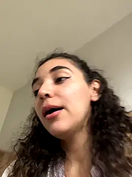 Snapshot of uniquerossie chatting on 17, 11, 2025 uniquerossie online show from 17, 11, 2025