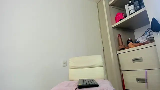 Snapshot of shantallhotxx chatting on 6, 7, 2026 shantallhotxx online show from 6, 7, 2026