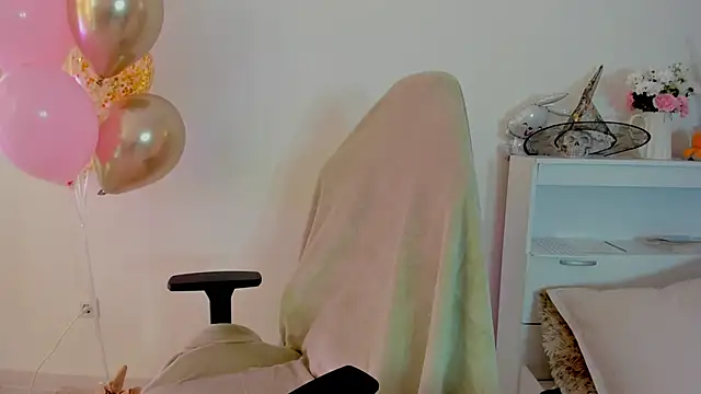 crystalnut online show from 18, 10, 2025