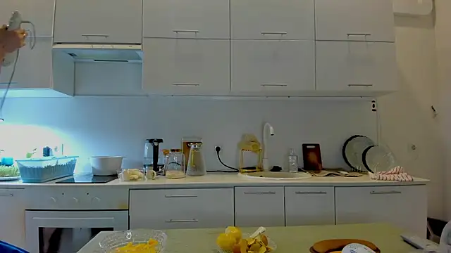 crystalnut online show from 4, 12, 2025