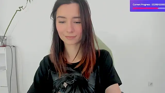 Snapshot of crystalnut chatting on 4, 10, 2025 crystalnut online show from 4, 10, 2025