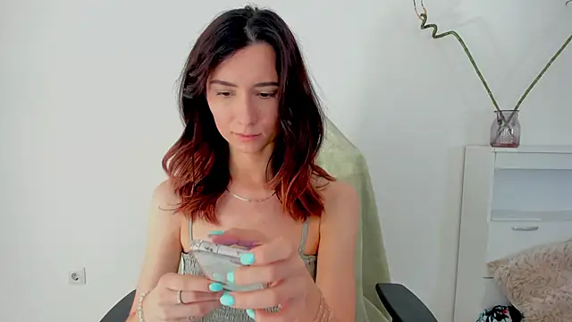 Snapshot of crystalnut chatting on 10, 9, 2025 crystalnut online show from 10, 9, 2025