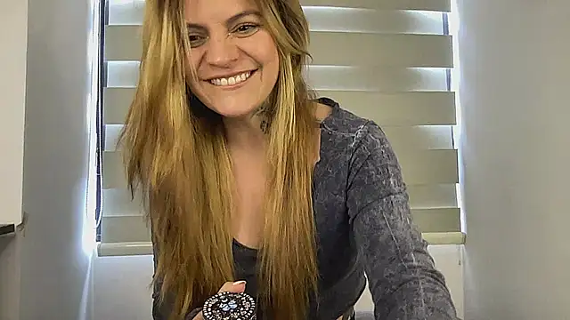 Val   online show from 8, 9, 2025