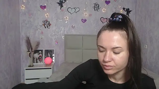 Snapshot of KaraCriegs chatting on 9, 3, 2025 KaraCriegs online show from 9, 3, 2025