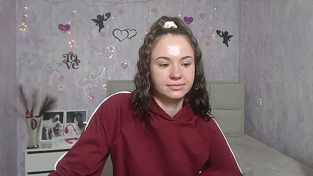 Snapshot of KaraCriegs chatting on 12, 3, 2025 KaraCriegs online show from 12, 3, 2025