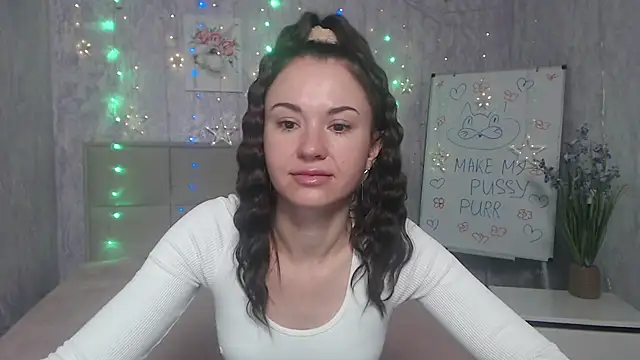 Snapshot of KaraCriegs chatting on 4, 10, 2025 KaraCriegs online show from 4, 10, 2025