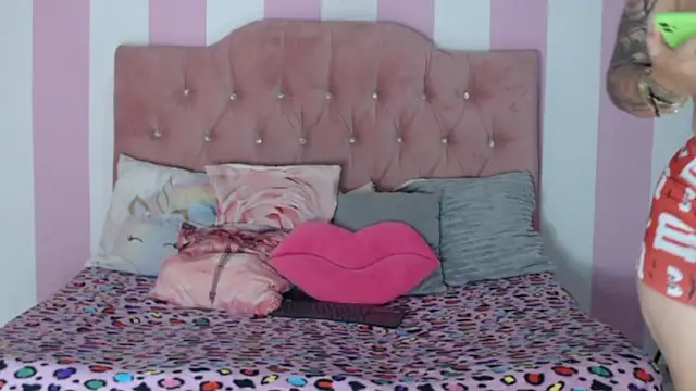 Snapshot of zaleya_mateus chatting on 5, 5, 2026 zaleya mateus online show from 5, 5, 2026
