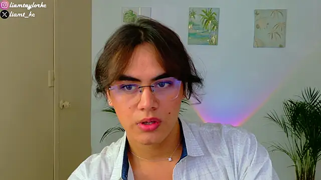 Snapshot of Liam_Taylor chatting on 3, 12, 2025 Liam Taylor online show from 3, 12, 2025