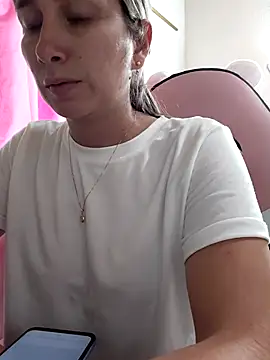 Iris love18 online show from 5, 3, 2026