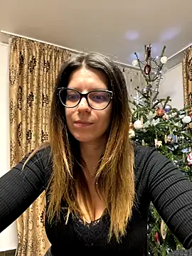 NadiraNoor online show from 21, 12, 2025