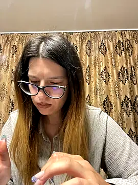 NadiraNoor online show from 18, 10, 2025