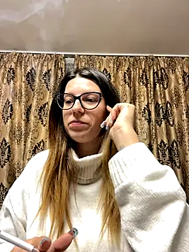 NadiraNoor online show from 15, 10, 2025