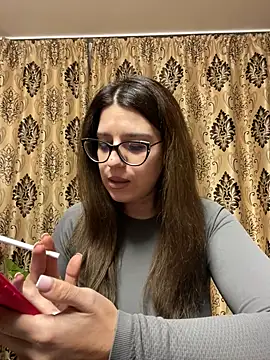 NadiraNoor online show from 22, 2, 2025