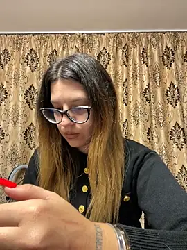 NadiraNoor online show from 2, 10, 2025