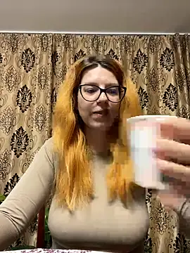 NadiraNoor online show from 1, 2, 2025