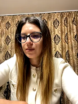 NadiraNoor online show from 18, 9, 2025