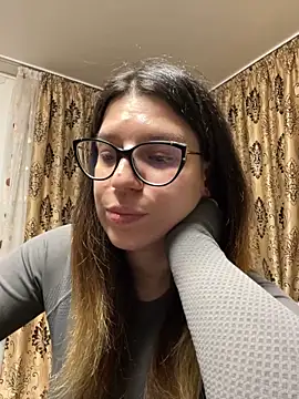 NadiraNoor online show from 6, 2, 2026