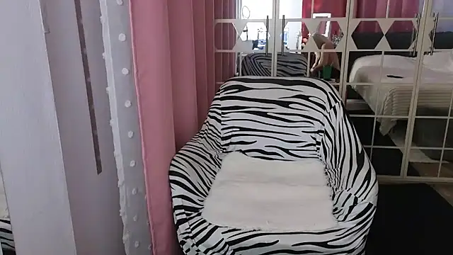 Snapshot of Ina_HotX chatting on 15, 11, 2025 Ina HotX online show from 15, 11, 2025