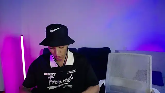 Snapshot of RAV3NHUDSON chatting on 12, 11, 2025 RAV3NHUDSON online show from 12, 11, 2025