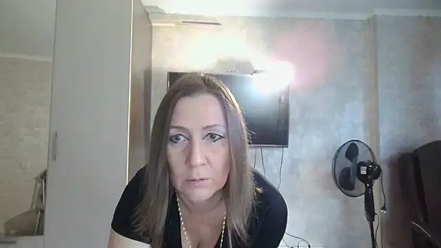 Snapshot of WindChristy chatting on 8, 9, 2025 WindChristy online show from 8, 9, 2025