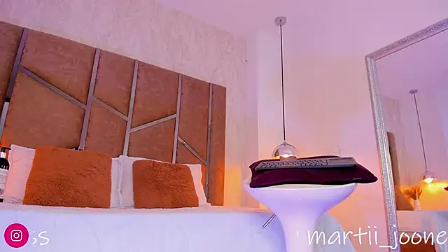 Martinaa Jones  online show from 1, 3, 2025