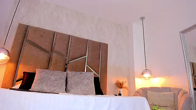 Martinaa Jones  online show from 29, 11, 2025