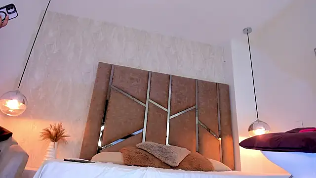 Martinaa Jones  online show from 21, 10, 2025