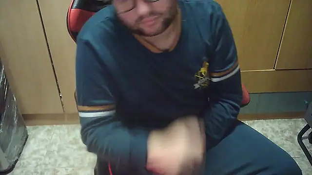 Snapshot of Javier_bear chatting on 21, 11, 2025 Javier bear online show from 21, 11, 2025