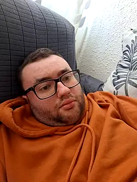 Javier bear online show from 31, 3, 2026