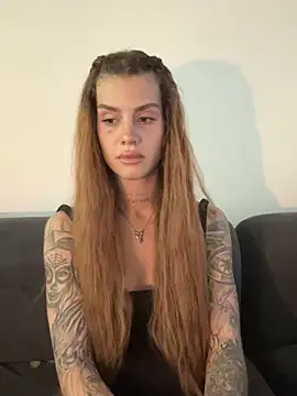 Snapshot of EmiliaCatalina chatting on 31, 5, 2026 EmiliaCatalina online show from 31, 5, 2026