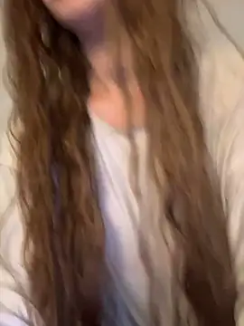 EmiliaCatalina online show from 7, 4, 2026