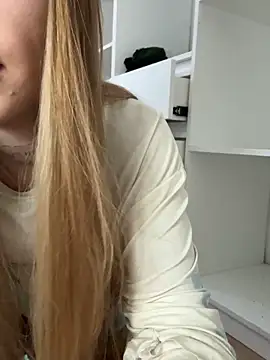 Snapshot of EmiliaCatalina chatting on 24, 10, 2025 EmiliaCatalina online show from 24, 10, 2025