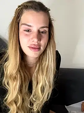 Snapshot of EmiliaCatalina chatting on 25, 11, 2025 EmiliaCatalina online show from 25, 11, 2025