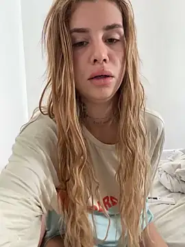 Snapshot of EmiliaCatalina chatting on 14, 10, 2025 EmiliaCatalina online show from 14, 10, 2025