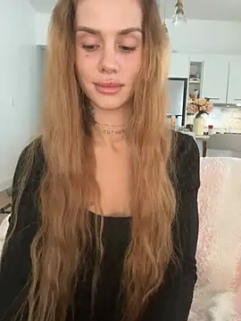Snapshot of EmiliaCatalina chatting on 8, 8, 2026 EmiliaCatalina online show from 8, 8, 2026